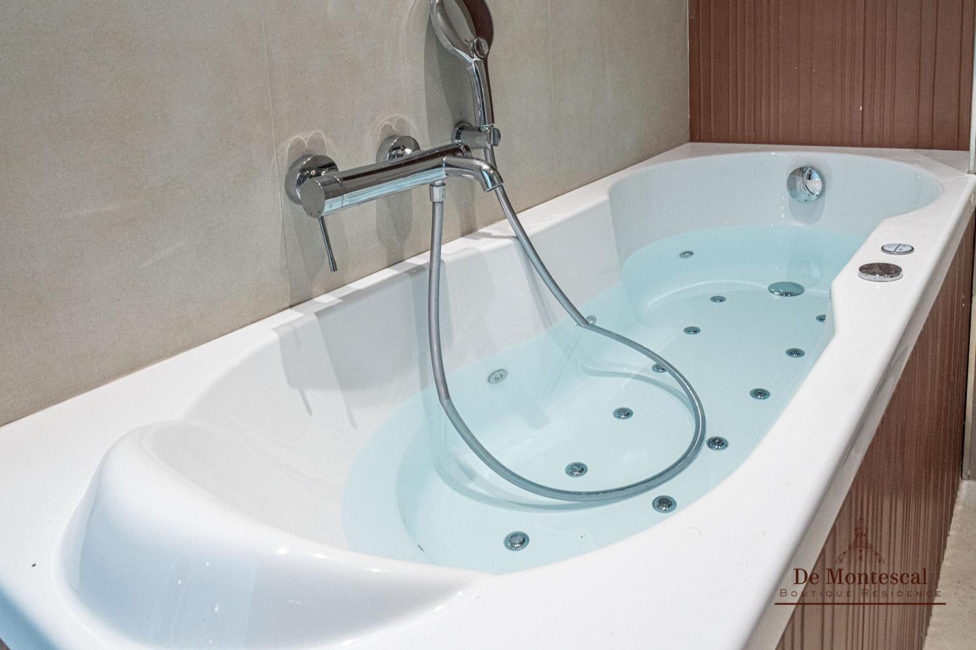 De Montescal - Hot Tub And Ac Cosy Apartment A Prime Location 40M2 Paris Exterior photo