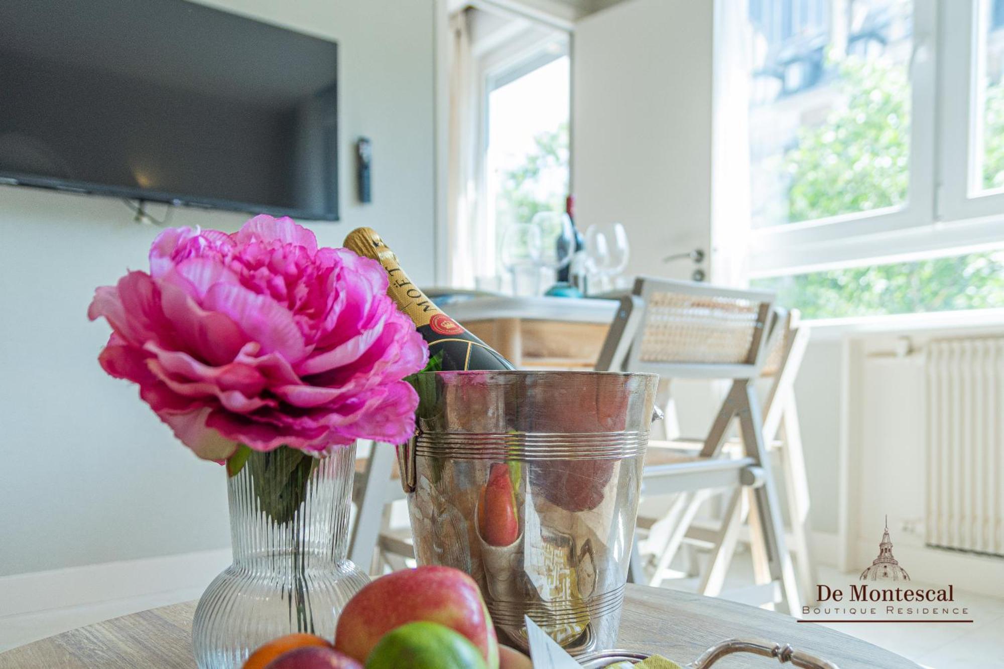 De Montescal - Hot Tub And Ac Cosy Apartment A Prime Location 40M2 Paris Exterior photo