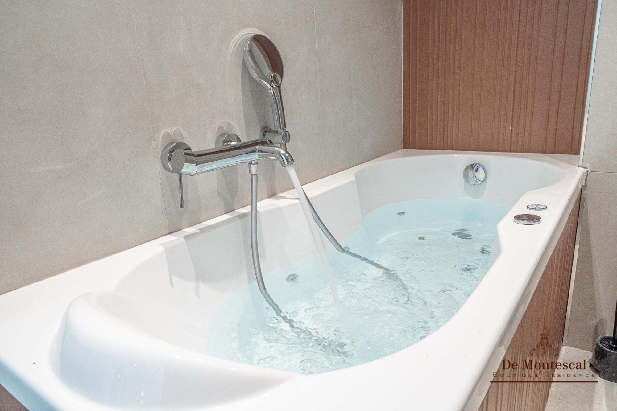 De Montescal - Hot Tub And Ac Cosy Apartment A Prime Location 40M2 Paris Exterior photo