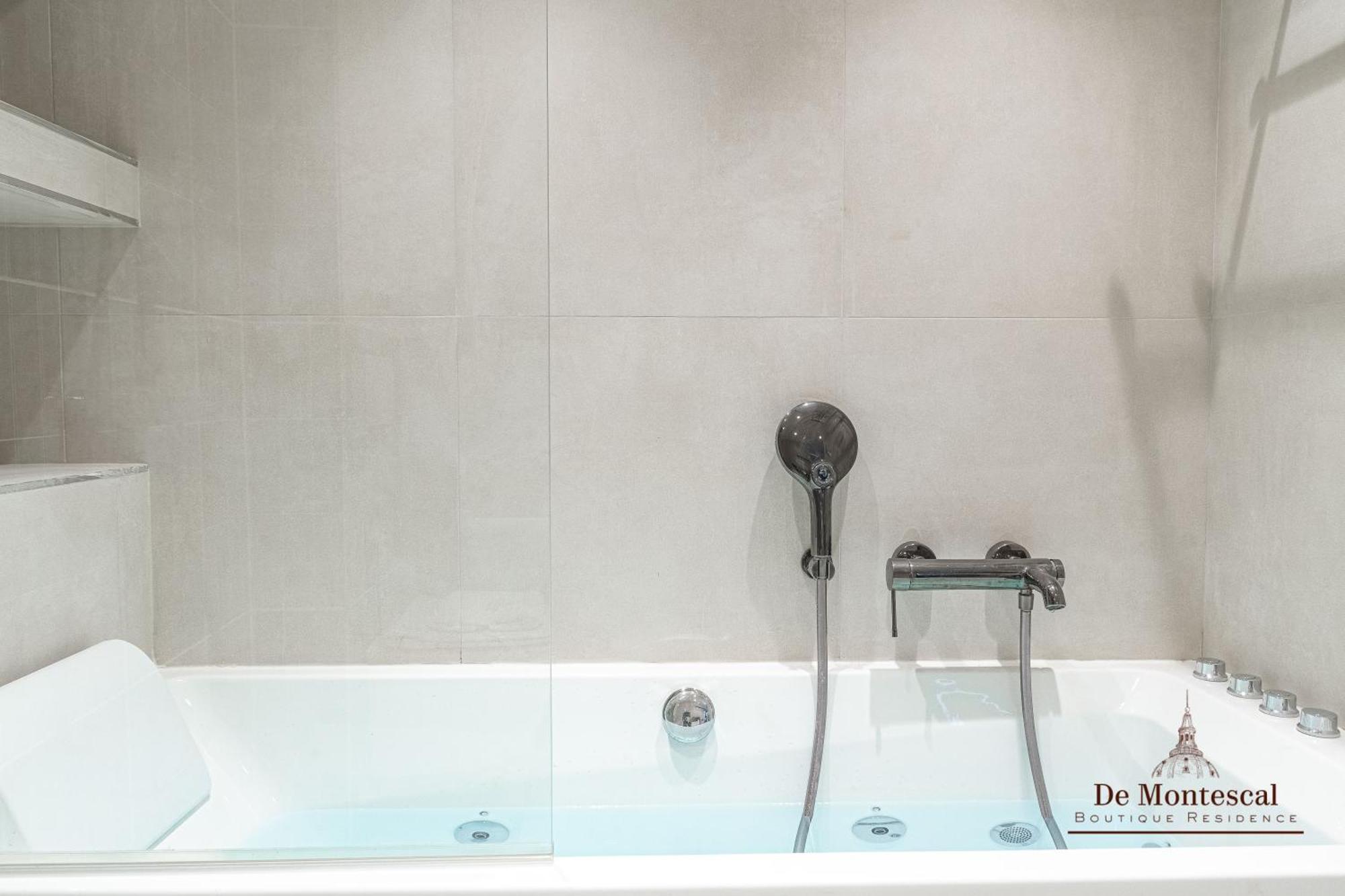De Montescal - Hot Tub And Ac Cosy Apartment A Prime Location 40M2 Paris Exterior photo