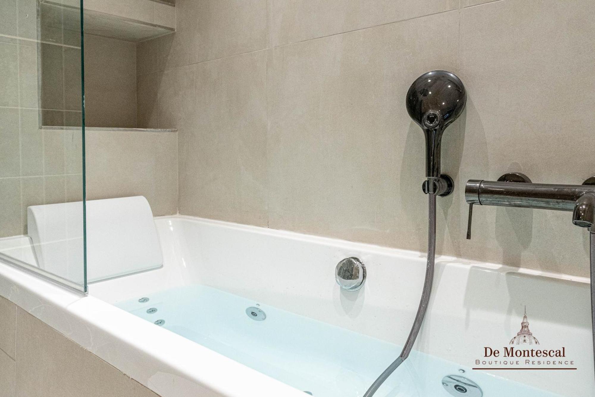 De Montescal - Hot Tub And Ac Cosy Apartment A Prime Location 40M2 Paris Exterior photo
