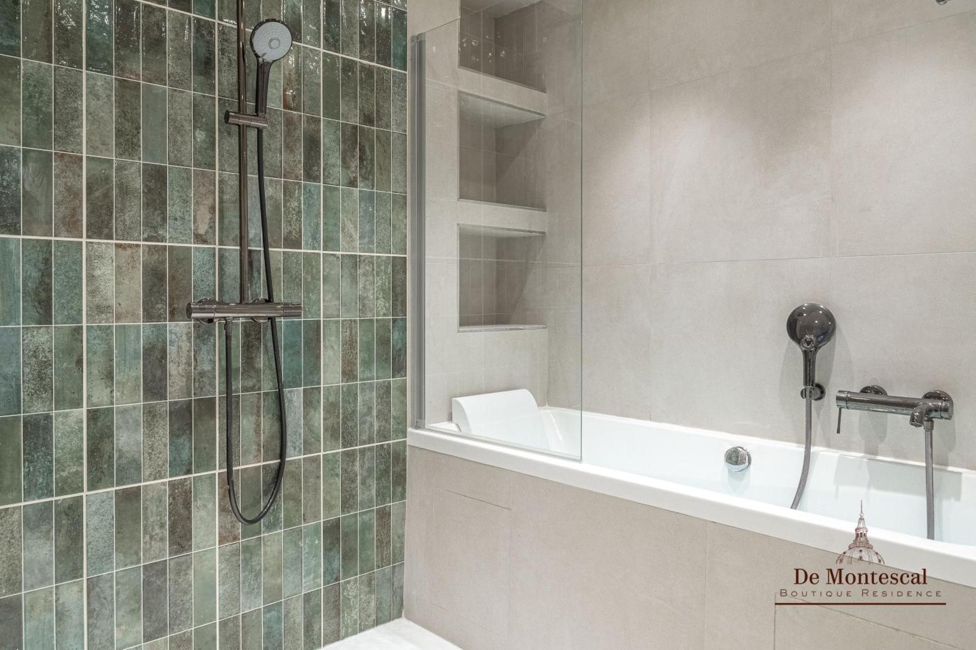 De Montescal - Hot Tub And Ac Cosy Apartment A Prime Location 40M2 Paris Exterior photo