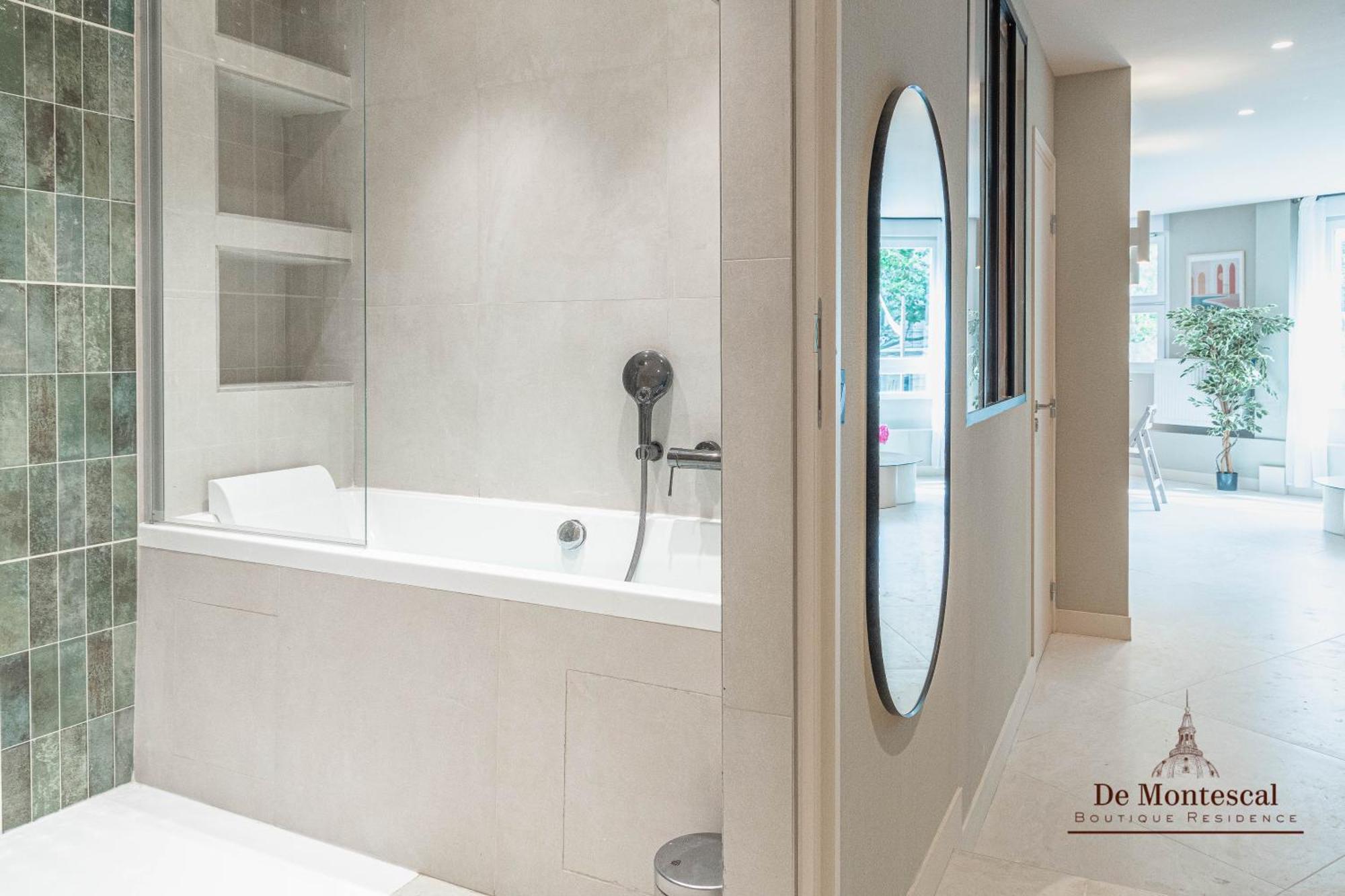 De Montescal - Hot Tub And Ac Cosy Apartment A Prime Location 40M2 Paris Exterior photo